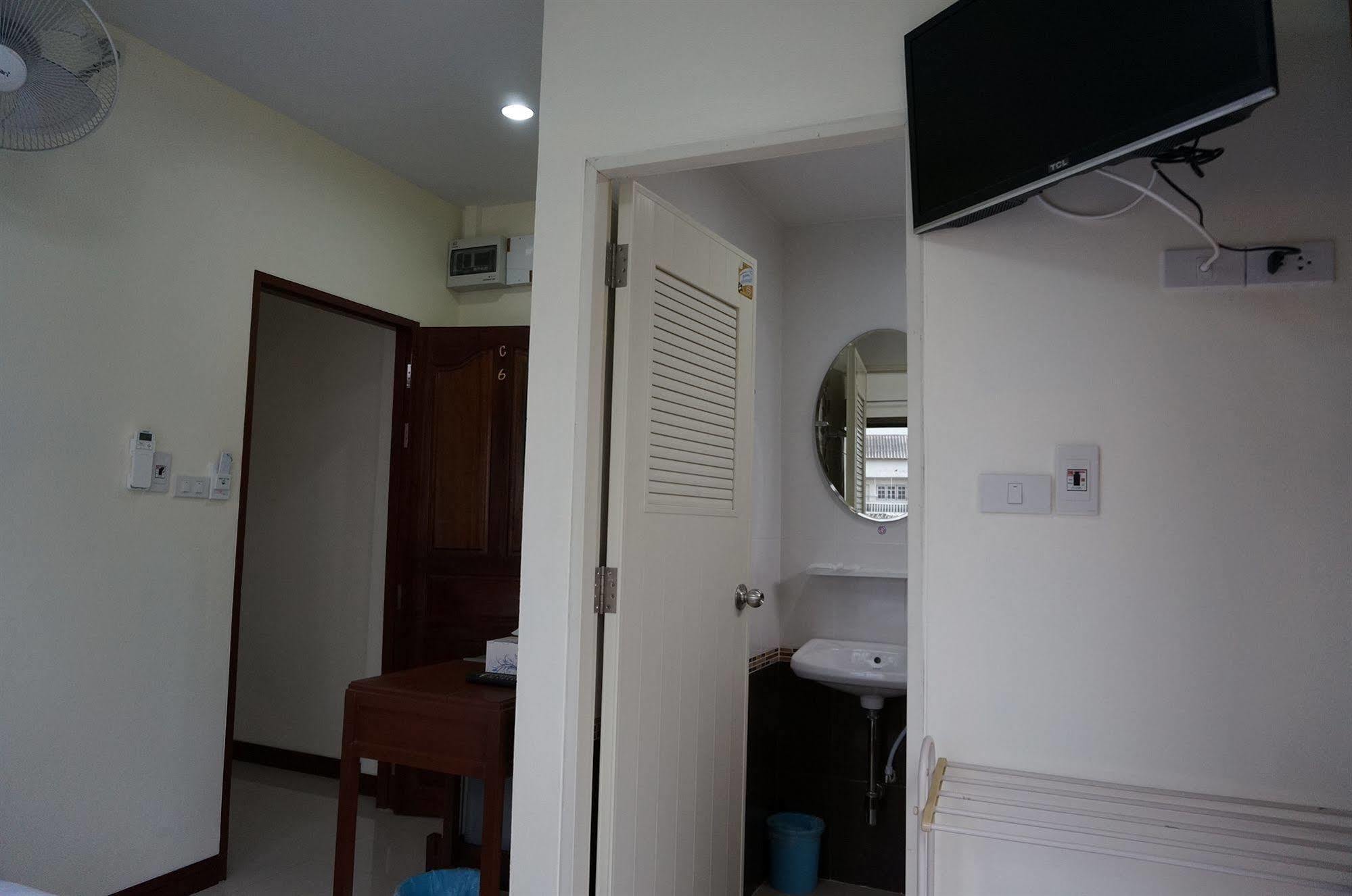 Baan Taweesuk Guest House HHQ Buitenkant foto