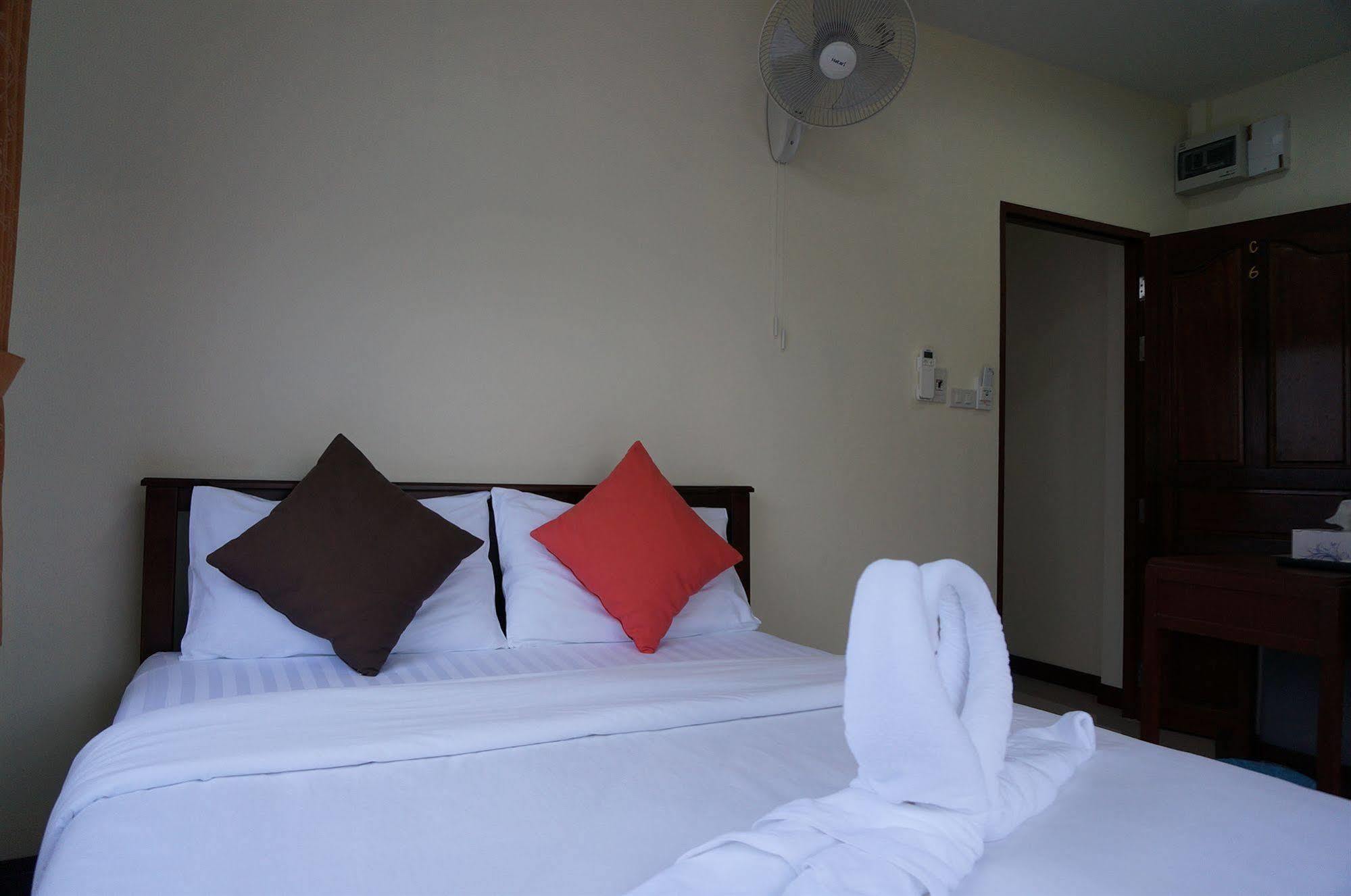 Baan Taweesuk Guest House HHQ Buitenkant foto
