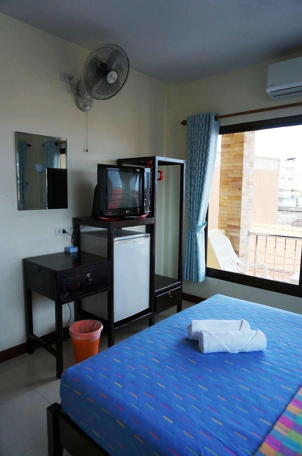 Baan Taweesuk Guest House HHQ Buitenkant foto