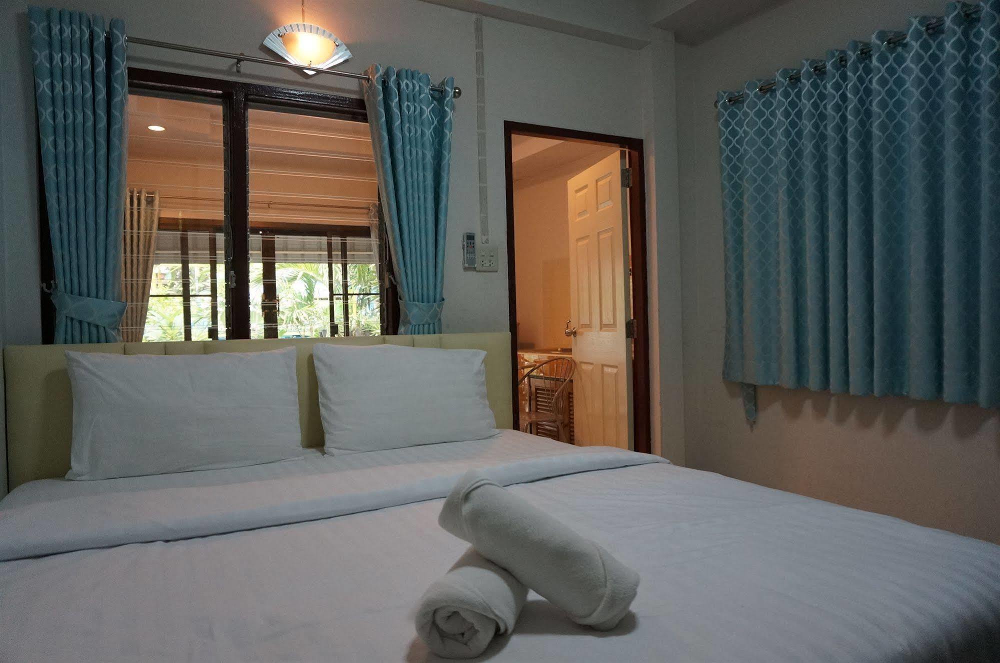 Baan Taweesuk Guest House HHQ Buitenkant foto