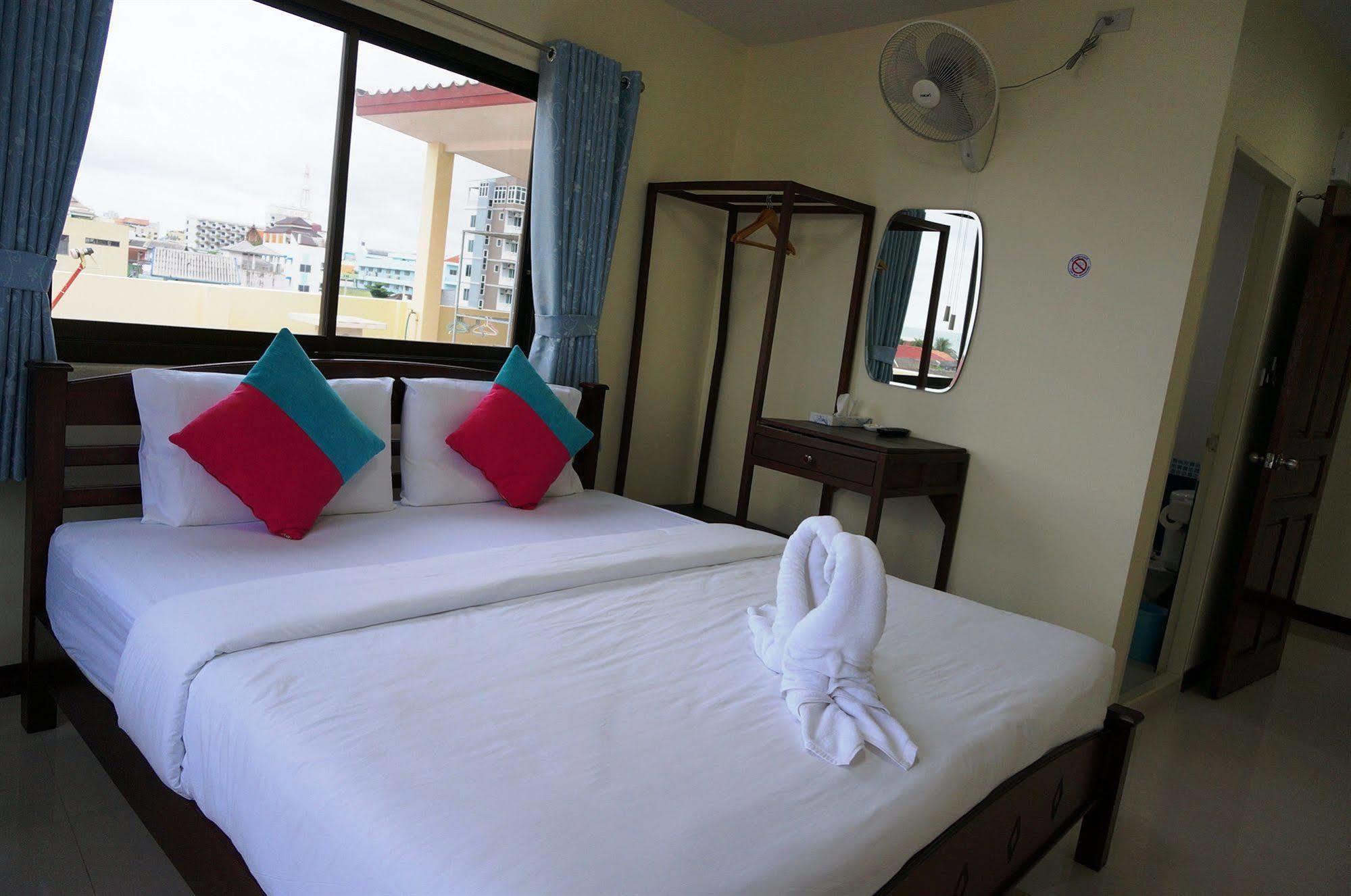 Baan Taweesuk Guest House HHQ Buitenkant foto